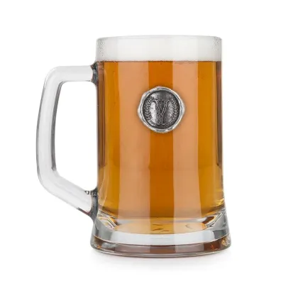 Zdjęcie Luksusowy kufel z cynowym inicjałem – ozdobną literą „V” – prezent dla wyjątkowej osoby