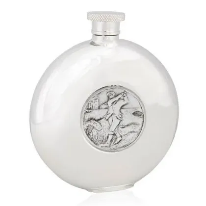 Zdjęcie Piękny prezent - piersiówka zdobiona postacią golfisty