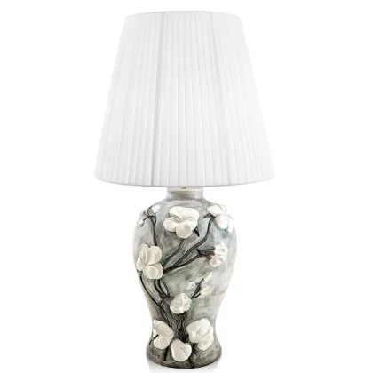 Zdjęcie Ceramiczna lampa zdobiona jaśminami