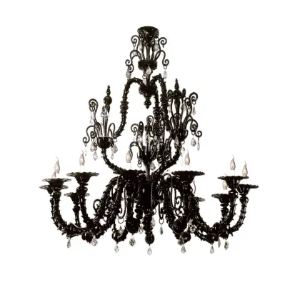 Zdjęcie Pokaźny szklany żyrandol w stylu antycznym