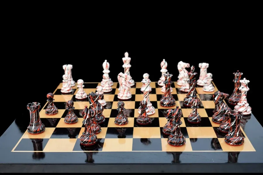 obrazek 7 Charakterystyczny komplet figur szachowych idealny na prezent - The Chess Empire