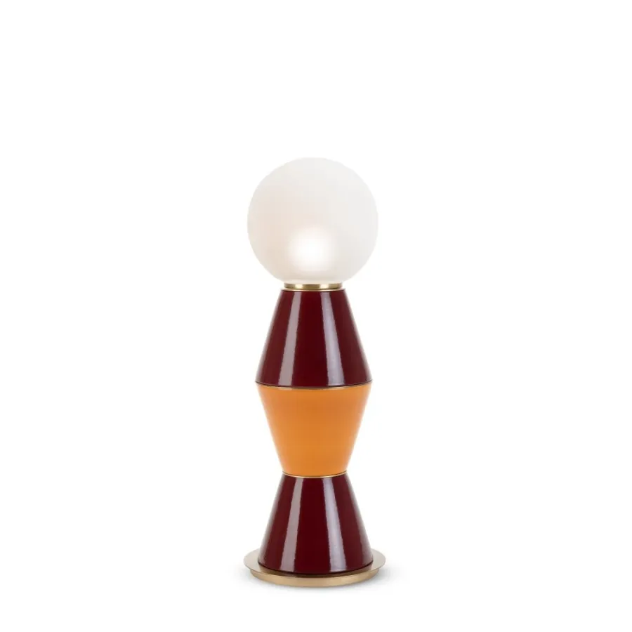obrazek 1 Lampa stołowa bazująca na czystych geometrycznych kształtach H.65xL.22xP.22 cm