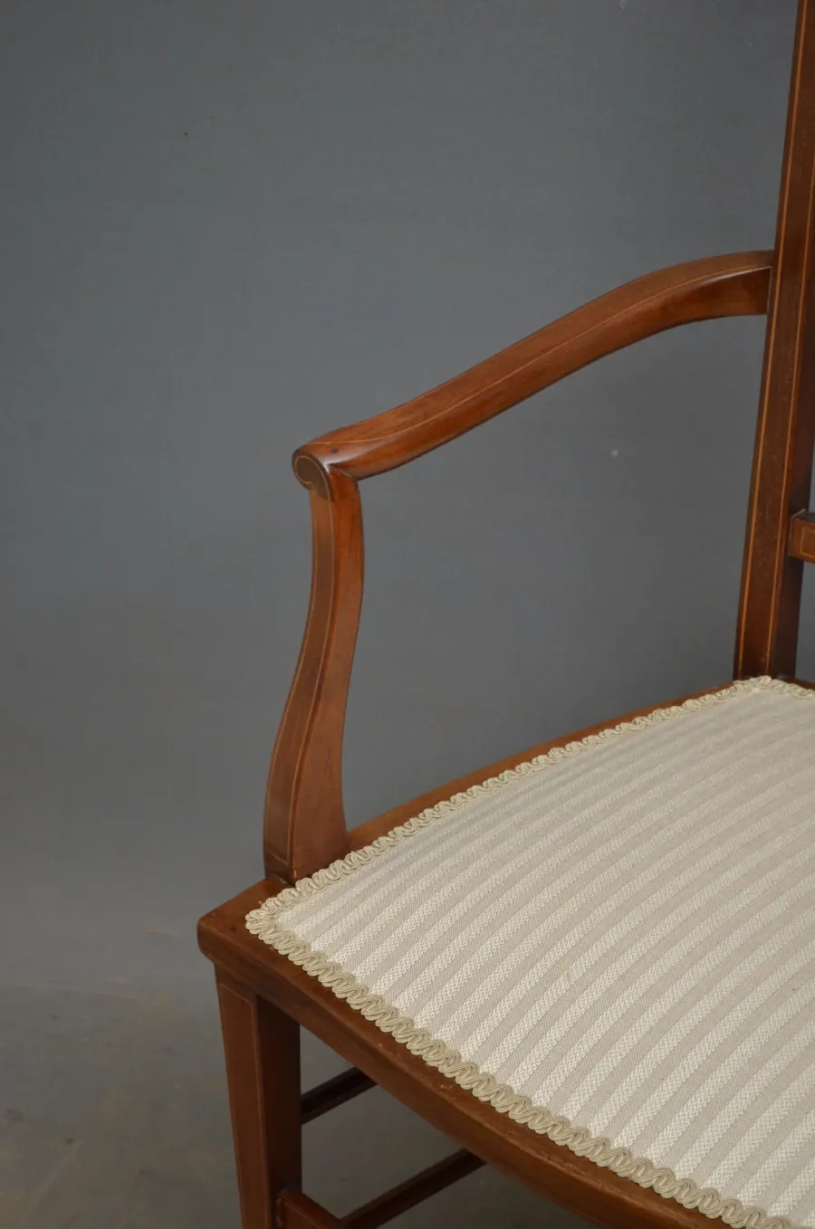 obrazek 4 Atrakcyjny edwardiański mahoniowe i inkrustowane krzesło - antyk w doskonałym stanie