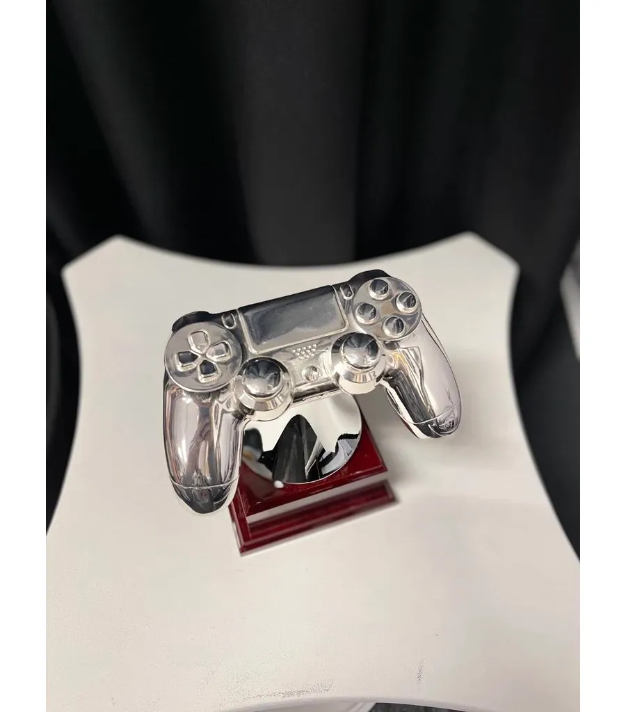 obrazek 5 Statuetka w kształcie pada do gry