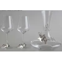 Picture A unique set of two wine glasses with a carafe