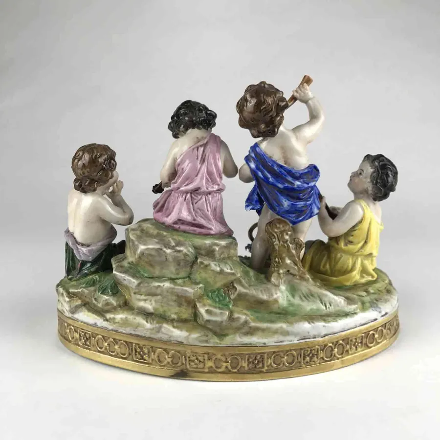 obrazek 4 Grupa muzycznych aniołków z polichromowanej i złoconej porcelany, ręcznie malowana