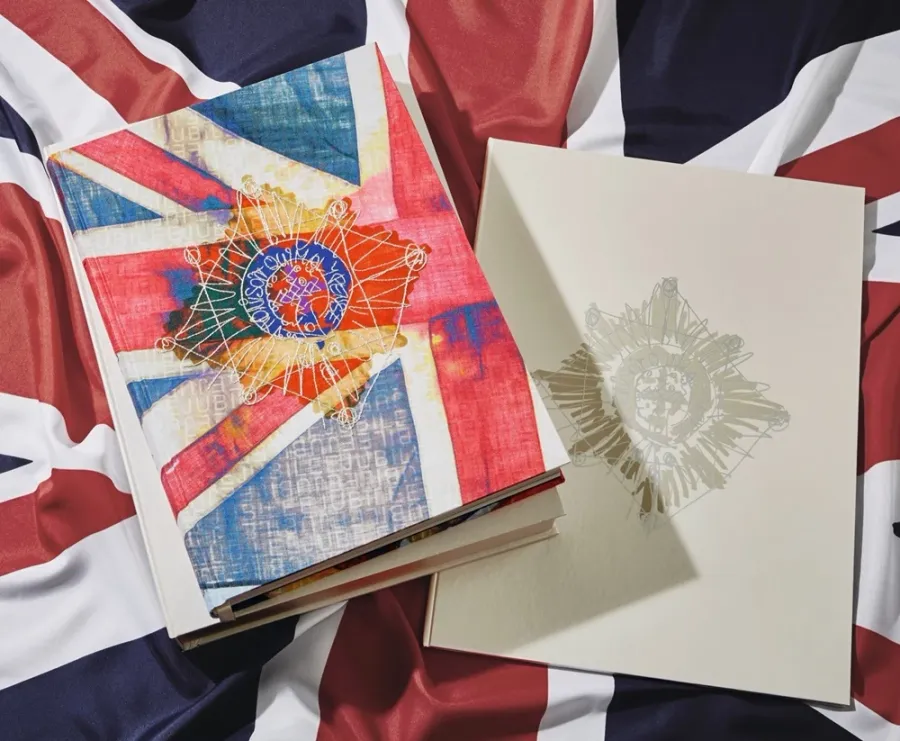 obrazek 10 Książka Her Majesty, Vivienne Westwood Edition No. 501–1,000, Harry Benson ‘Royal Departure’ - Taschen