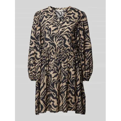 Zdjęcie Sukienka o długości do kolan ze wzorem na całej powierzchni model ‘Felixie’