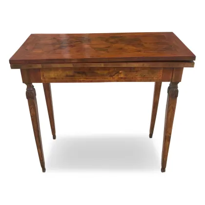 Zdjęcie Antyczny stolik do gry fornirowany wrzoścem