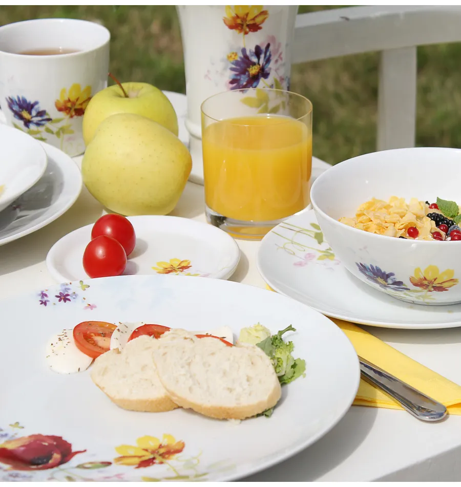 obrazek 5 12-elementowy elegancki zestaw talerzy wykonany z porcelany zdobiony kwiatowymi ornamentami – Leander
