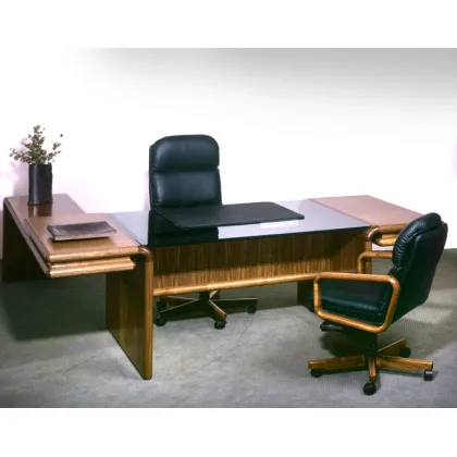 Picture Elegant corner desk