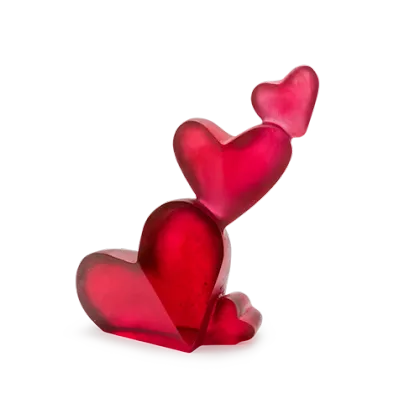 Zdjęcie Dekoracyjna rzeźba w kształcie czerwonych serc