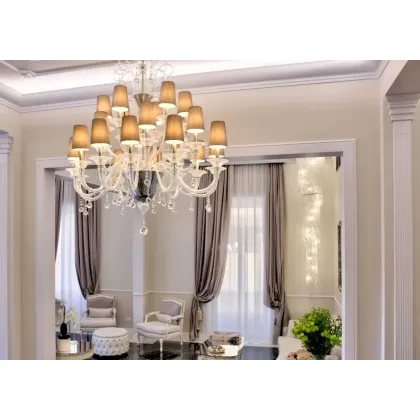 Zdjęcie Gustowny żyrandol wykonany ręcznie ze szkła murano