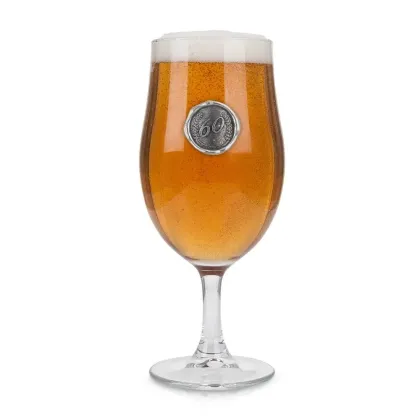 Zdjęcie Unikalna szklanka do piwa z cynowym monogramem z liczbą urodzin – wyjątkowy prezent na 60 urodziny