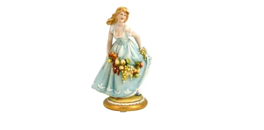 obrazek 1 Statuetka jesienna z porcelany