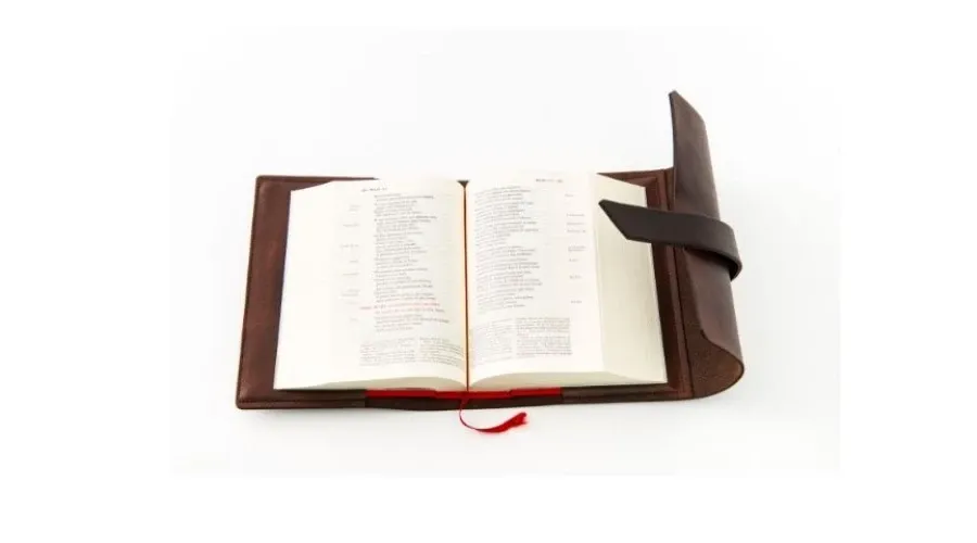 obrazek 2 Skórzana zamykana okładka na biblię - Ikunico
