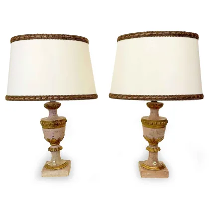 Zdjęcie Elegancka para antycznych lamp w wazonie z XIX wieku
