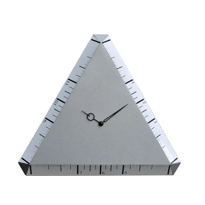 Zdjęcie Geometryczny zegarek ścienny z Włoch