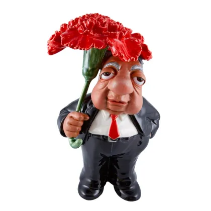 Zdjęcie Niezwykła figura ceramiczna w postaci człowieka