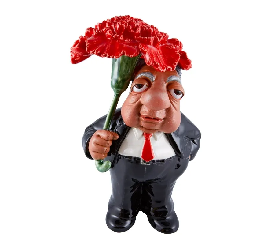 obrazek 1 Niezwykła figura ceramiczna w postaci człowieka