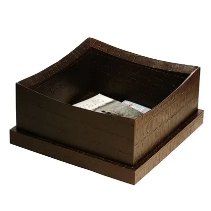 Zdjęcie Minimalistyczny skórzany gazetownik