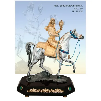 Zdjęcie Pozłacana figura jeźdzca na koniu