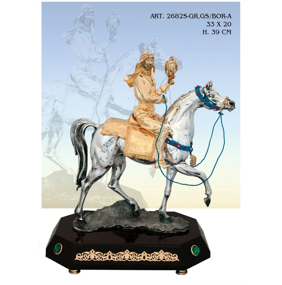 obrazek 1 Pozłacana figura jeźdzca na koniu