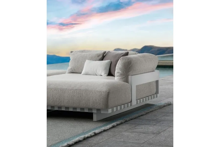 obrazek 1 Wygodna szeroka włoska sofa na taras
