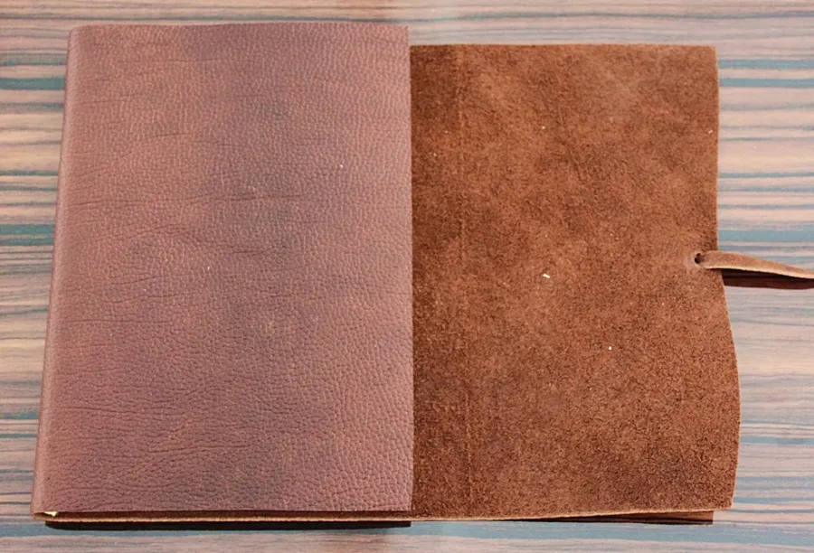 picture 10 Brown leather notebook