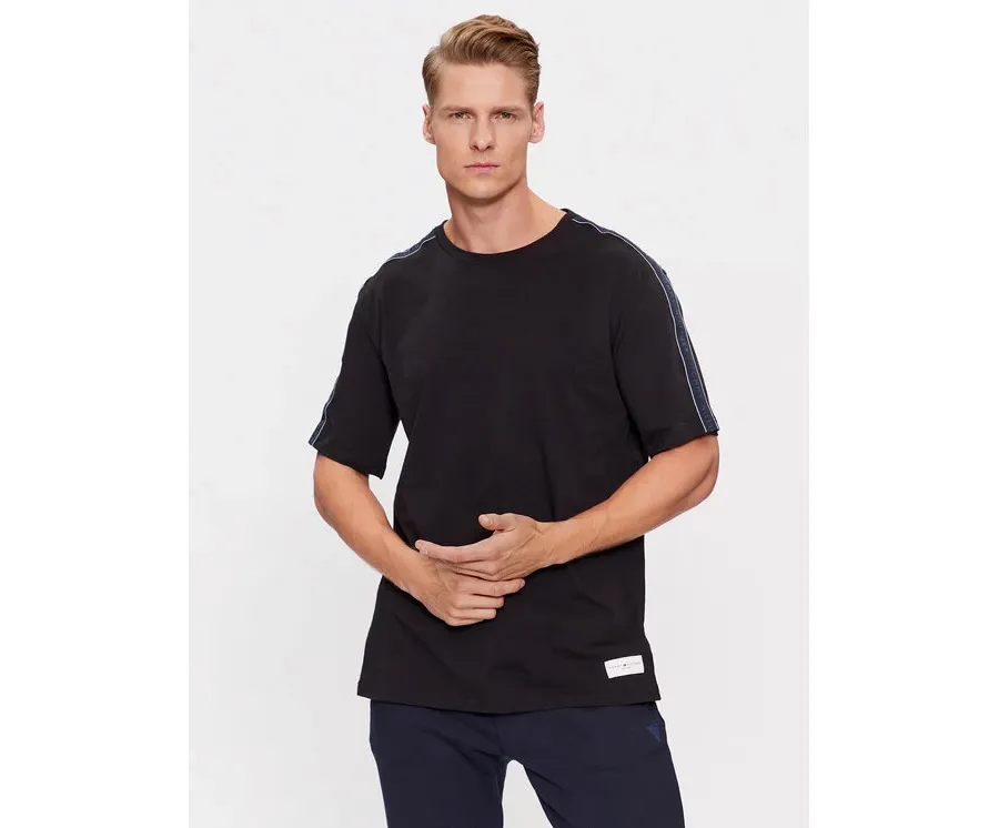 obrazek 1 Tommy Hilfiger T-Shirt Logo UM0UM03005 Czarny Regular Fit