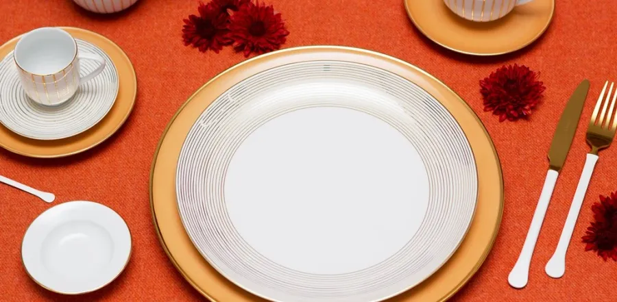 obrazek 1 Komplet porcelanowej zastawy dla 12 osób - Porcel