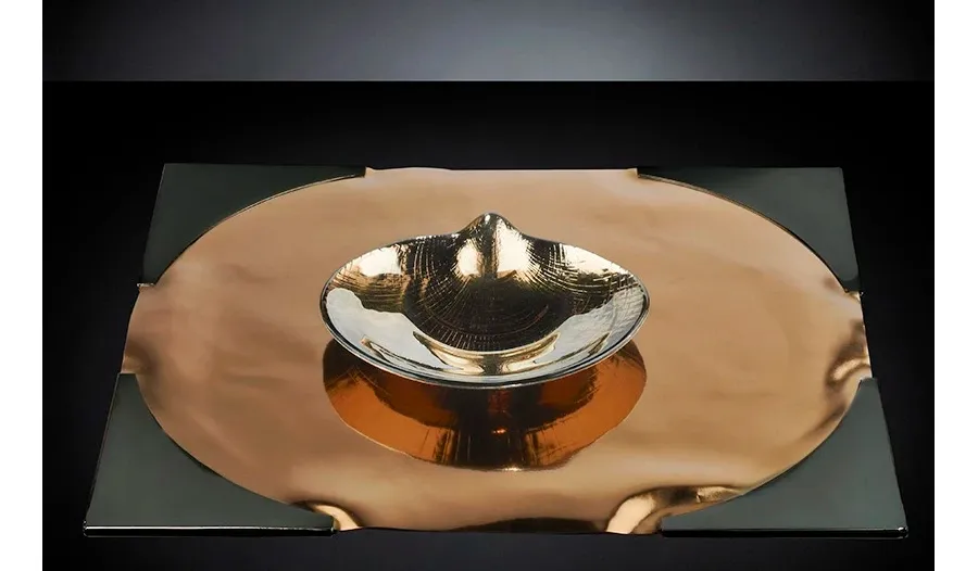 picture 1 Avant-garde glass plate from Plate Dark Gold collection