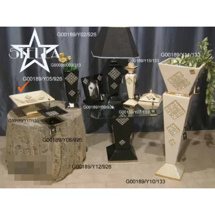 Picture A charming beige ceramic plate