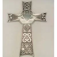 Zdjęcie Wyjątkowy irlandzki celtycki krzyż ścienny z pewteru zdobiony wzorem Claddagh