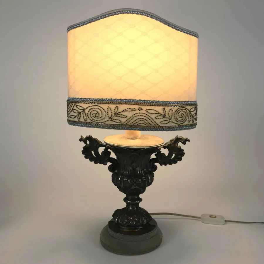 obrazek 2 Bogato dekorowana lampa z końca XVIII wieku