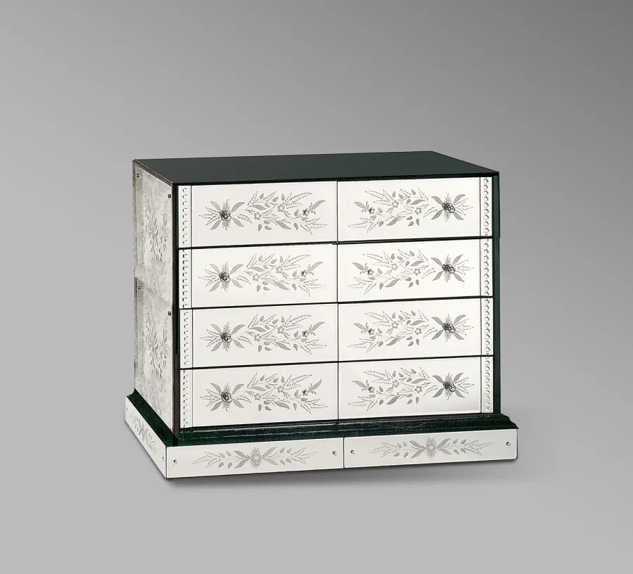 obrazek 1 Mebel-komoda w stylu weneckim z pokryciem ze szlifowanego, ręcznie grawerowanego kryształu