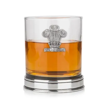 Zdjęcie Stylowa szklanka do whisky z „Piórami księcia Walii” z pewteru – wyjątkowy prezent dla konesera