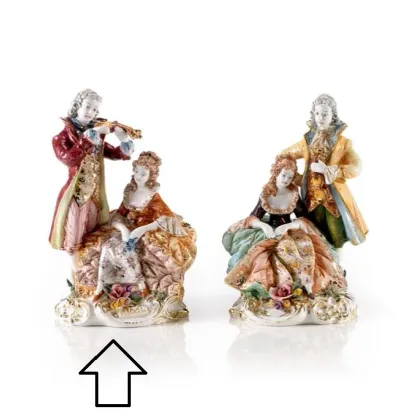 Zdjęcie Włoska barokowa figura mężczyzny grającego na skrzypcach i słuchającej kobiety wykonana z ceramiki - Ceramiche ML