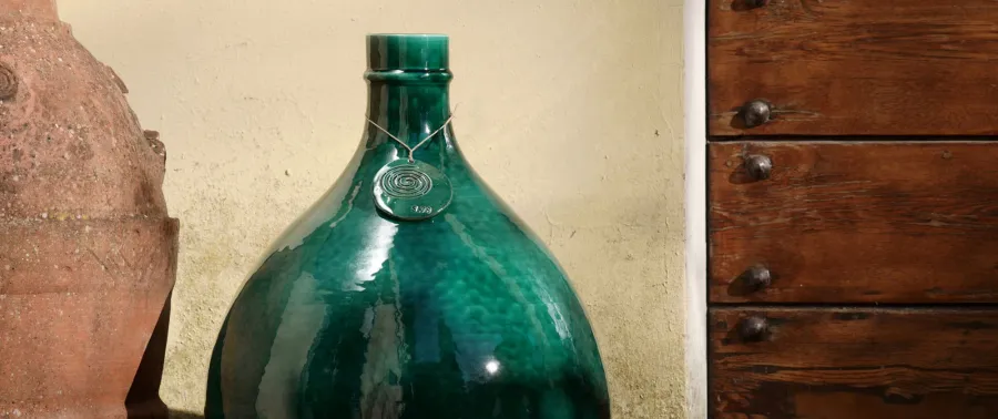 obrazek 3 Luksusowa biała butelka wykonana z ceramiki 40 cm - Virginia Casa