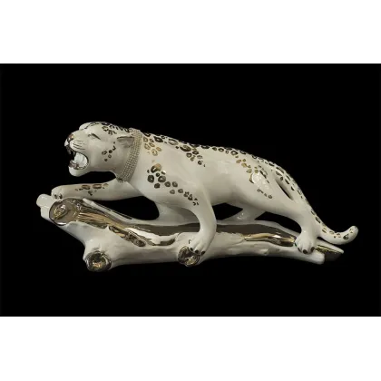 Picture Leopard on a tree trunk made of ceramics