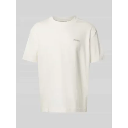 Zdjęcie T-shirt z naszywką z logo