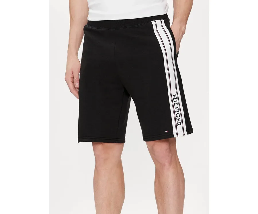 obrazek 1 Tommy Hilfiger Szorty sportowe UM0UM03200 Czarny Regular Fit