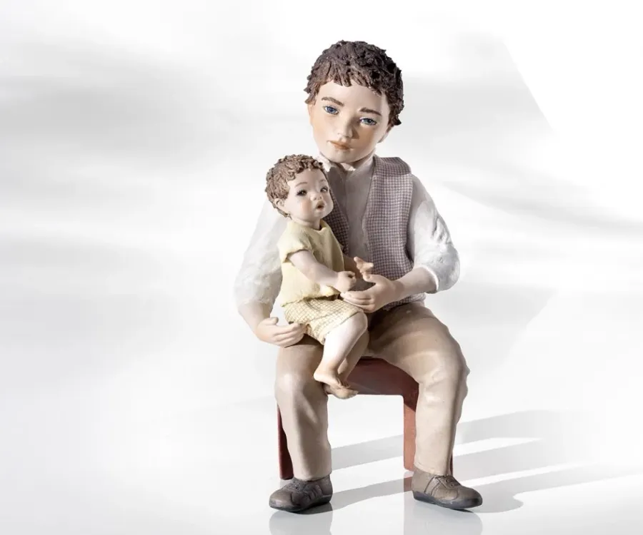 obrazek 1 Figurka przedstawiająca ojca z dzieckiem - Sibania