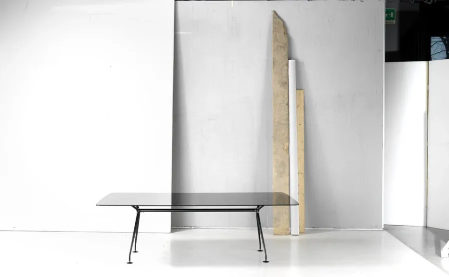 obrazek 2 Minimalistyczny stolik do eleganckich pomieszczeń