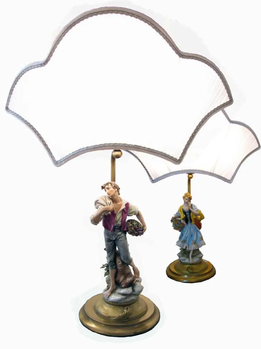 obrazek 1 Para porcelanowych lamp G. Pellati, przedstawiających go i ją, sygnowana na złotej podstawie