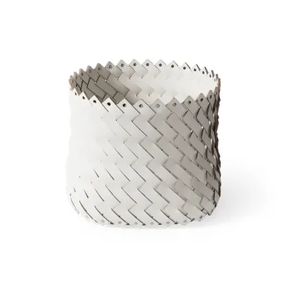 Picture A brilliant basket with a square base