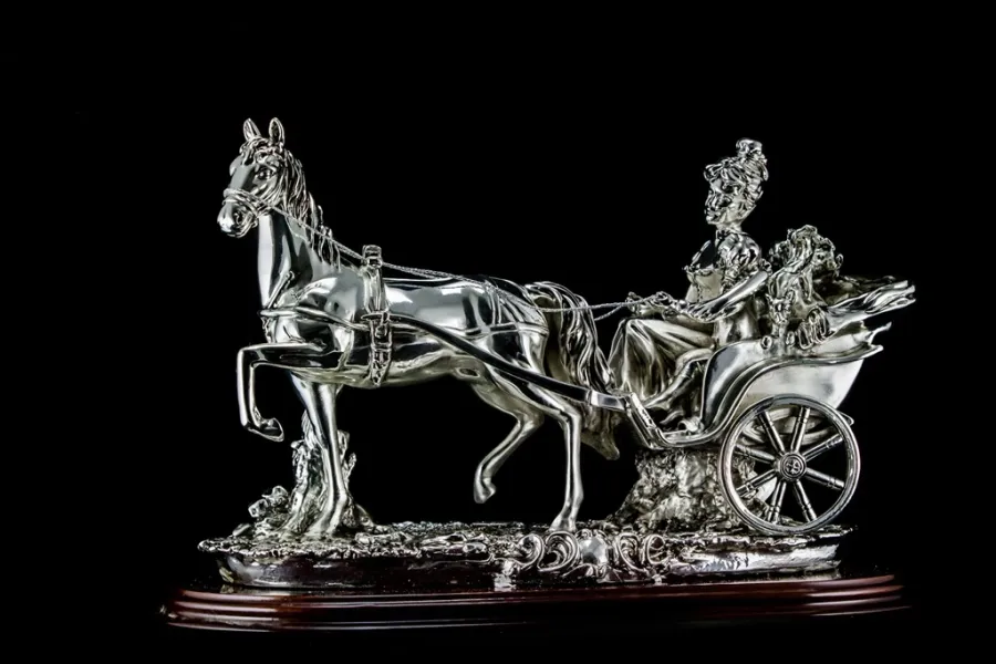 obrazek 1 Elegancka figura walczących koni