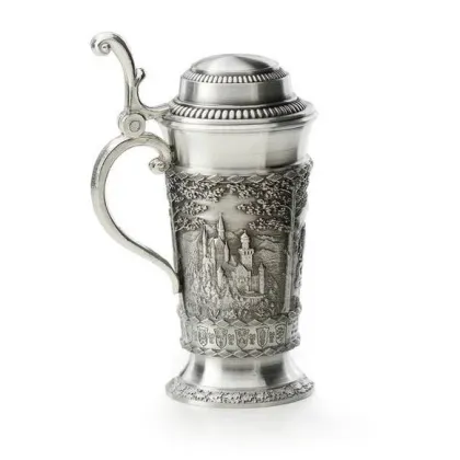 Zdjęcie Mały kufel z pokrywą do alkoholu