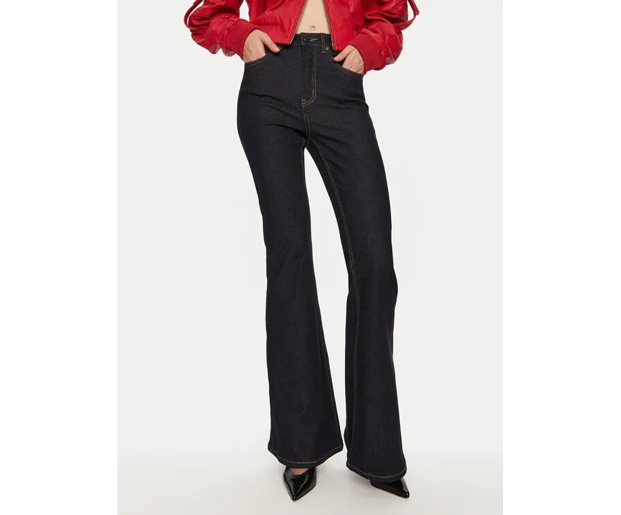 obrazek 1 Gestuz Jeansy Nathalie 10909482 Granatowy Flare Fit
