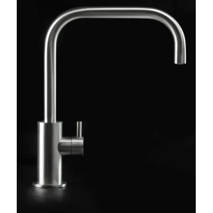 Zdjęcie Eleganckie akcesorium do łazienki - kran z obrotową wylewką